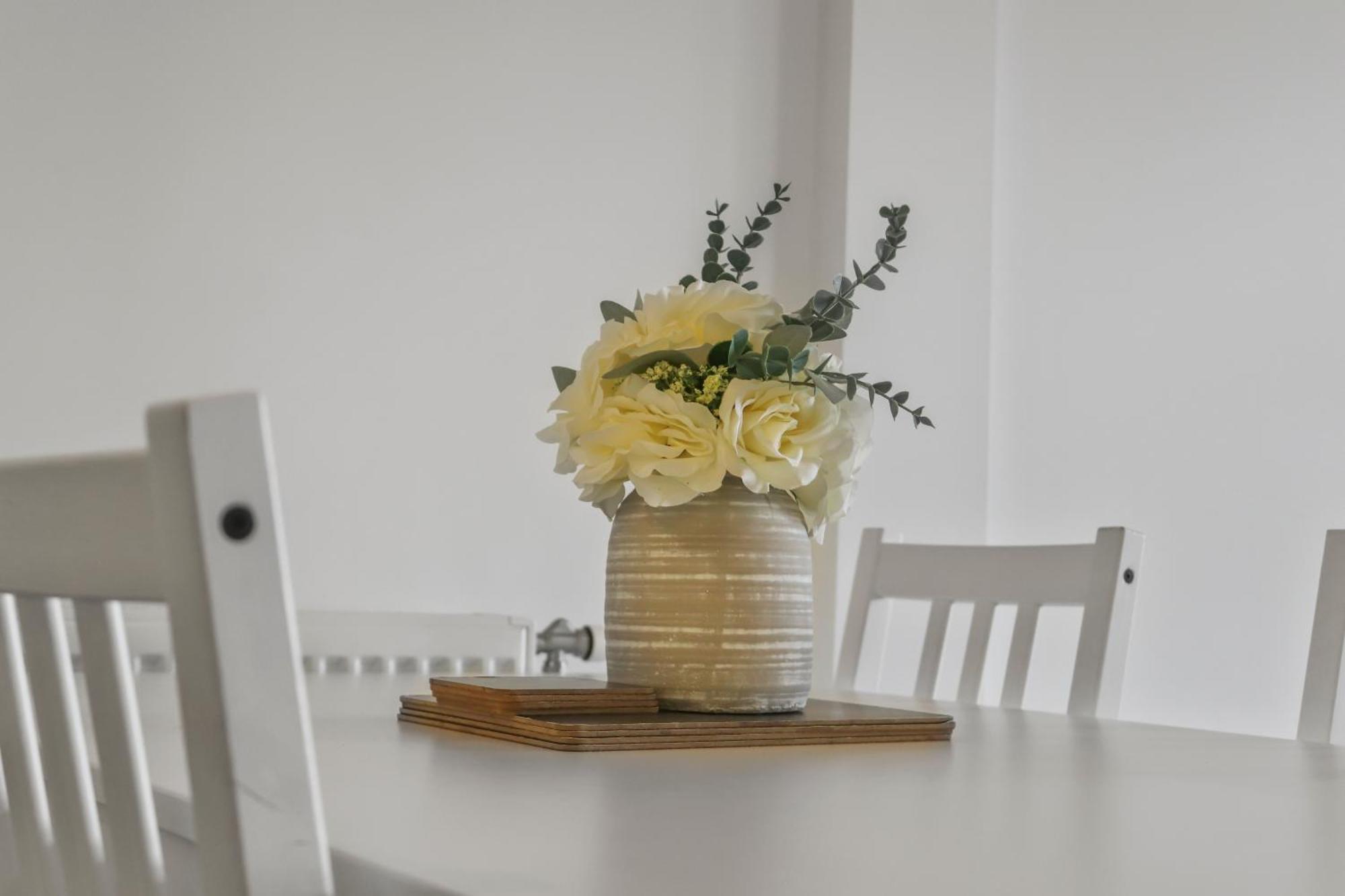 Centrally Located - Modern - 2Bed - 2Bath Apartment London Exterior foto