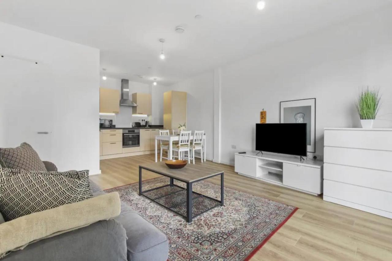 Centrally Located - Modern - 2Bed - 2Bath Apartment London Exterior foto