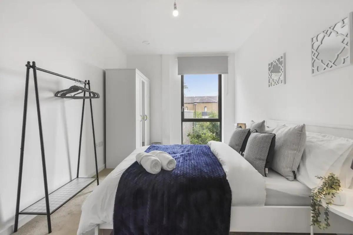 Centrally Located - Modern - 2Bed - 2Bath Apartment London Exterior foto
